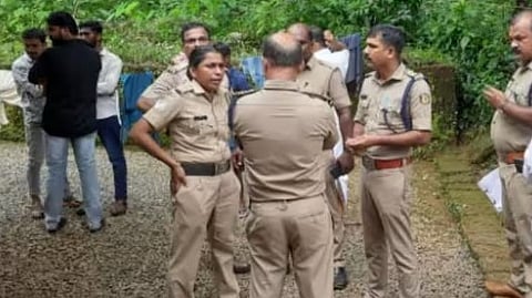 കണ്ണൂരിൽ അരുംകൊല; ഭാര്യയെയും ഭാര്യാമാതാവിനെയും വെട്ടിക്കൊന്നു