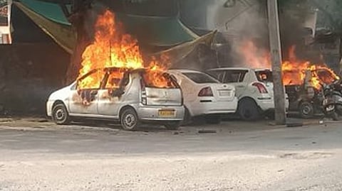 കാറുകൾ കത്തിച്ചു, മാളുകൾക്ക് നേരെ കല്ലേറ്; രാജസ്ഥാനിൽ വർഗീയ സംഘർഷങ്ങൾക്ക് തുടക്കമിട്ട് വിദ്യാർഥി ഏറ്റുമുട്ടൽ