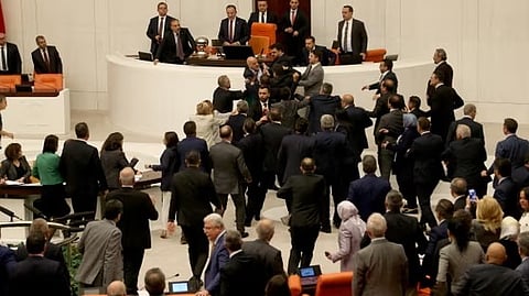 VIDEO/ ടർക്കിഷ് പാർലമെൻ്റിൽ കൂട്ടത്തല്ല്:കൈയ്യാങ്കളിയിൽ എംപിമാർക്ക് പരുക്ക്