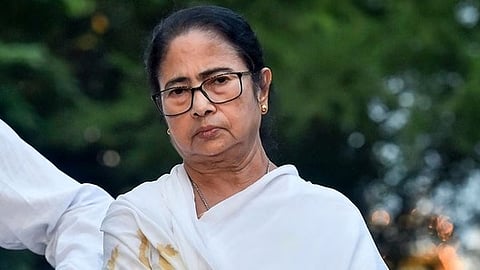 "കൊൽക്കത്തയിലെ സാഹചര്യം കൈകാര്യം ചെയ്യുന്നതിൽ പരാജയപ്പെട്ടു, മമത രാജി വെക്കണം"; നിർഭയയുടെ അമ്മ