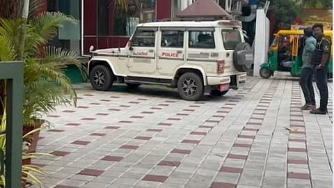 കൊച്ചിയില് ഗുണ്ടാ സംഘങ്ങളുടെ മീറ്റപ്പ്; ഓഫീസ് ഉദ്ഘാടനത്തിനിടെ 6 പേർ പിടിയിൽ