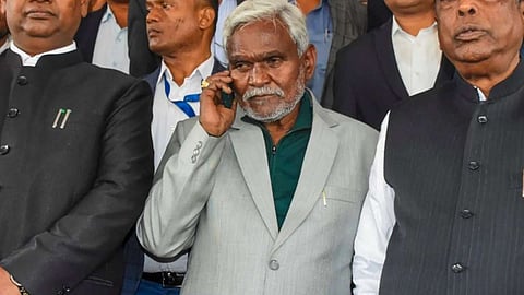 ചംപായ് സോറൻ ബിജെപിയിലേക്ക്? എംഎൽഎമാർക്കൊപ്പം ഡൽഹിയിലേക്ക് പറന്നു; അട്ടിമറി നീക്കമെന്ന് സംശയം