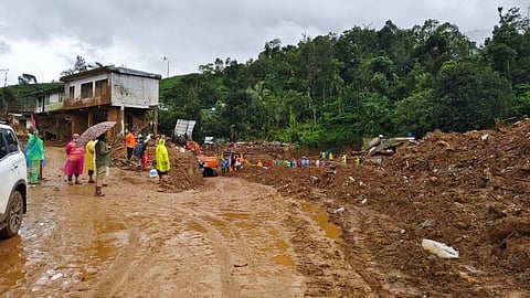 ദുരിത ബാധിതര്ക്ക് അനുവദിച്ച തുകയില് നിന്ന് തിരിച്ചടവുകള് ഈടാക്കരുത്; ബാങ്കുകള്ക്ക് നിര്ദേശം