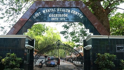 കുത്തിവെയ്പ്പിനിടെ ചവിട്ടി വീഴ്ത്തി; കുതിരവട്ടം മാനസികാരോഗ്യ കേന്ദ്രത്തിൽ രോഗിയുടെ മർദനത്തിൽ നഴ്സിന് ഗുരുതര പരുക്ക്