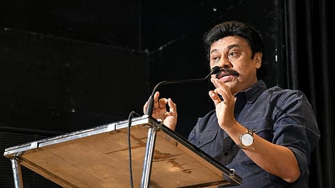 സിനിമയിലെ പ്രമുഖർ മനസാക്ഷിയുടെ കണ്ണാടിയിലേക്ക് നോക്കണം, നിങ്ങളുടെ മുഖം വികൃതമല്ലേ?: സംവിധായകൻ വിനയൻ