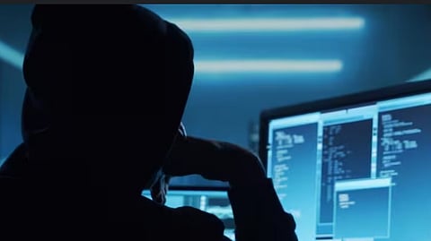 ജോലി വാഗ്ദാനം; യുവതിയുടെ പിതാവിന്റെ പെന്ഷന് തുകയില് നിന്നും 90,000 രൂപ നഷ്ടമായി