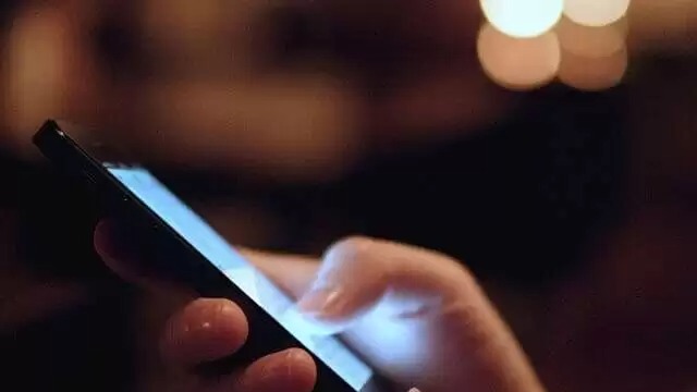 മനുഷ്യ ജീവന് ഈടാക്കുന്ന ലോണ് ആപ്പുകള്; തുടർക്കഥയാകുന്ന ഓണ്ലൈന് തട്ടിപ്പുകളെപ്പറ്റി അറിയാം