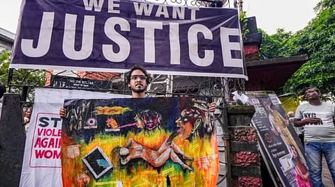 'സ്വര്ണ മെഡലും ആശുപത്രികളുടെ ലിസ്റ്റും'; ശ്രദ്ധനേടി കൊല്ക്കത്തയിലെ ഡോക്ടറുടെ മൃതദേഹത്തിനടുത്ത് നിന്ന് ലഭിച്ച ഡയറി