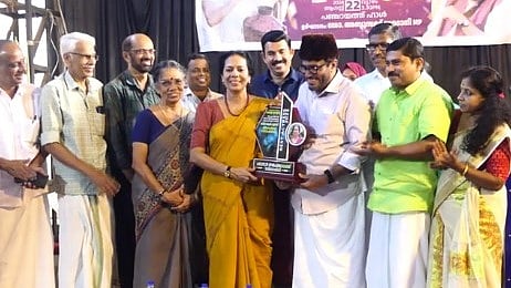 മികച്ച നടിക്ക് നാടിന്റെ ആദരവ്; സംസ്ഥാന അവാർഡ് ജേതാവ് ബീന ആർ. ചന്ദ്രന് പരുതൂർ പഞ്ചായത്തിന്റെ അനുമോദനം