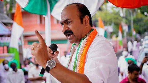 രഞ്ജിത്ത് നല്ല സംവിധായകൻ, അക്കാദമി ചെയർമാന് സ്ഥാനം ഒഴിയുമെന്ന് കരുതുന്നു, സജി ചെറിയാൻ മന്ത്രി സ്ഥാനം ഒഴിയണമെന്ന്  വി ഡി സതീശൻ