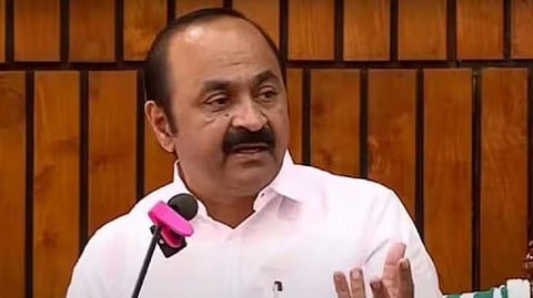 രണ്ടു പേരുടെയും രാജി സ്വാഗതാർഹം; വേട്ടക്കാരെ സംരക്ഷിക്കാൻ ശ്രമിച്ച സാംസ്കാരിക മന്ത്രിയും രാജിവെക്കണം: വി.ഡി. സതീശൻ