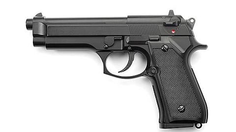 കളിപ്പാട്ടമെന്ന് കരുതി തോക്ക് ബാഗിലിട്ട് സ്കൂളിൽ കൊണ്ടു പോയി പത്ത് വയസുകാരൻ