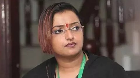 'സംസ്ഥാന സർക്കാരിനെ ആശ്രയിക്കരുത്' ; ഹേമ കമ്മിറ്റി റിപ്പോർട്ടിൽ സ്വപ്ന സുരേഷ്, പരിഹാസം സർക്കാരിനെ കുരങ്ങിനോട് ഉപമിച്ച്