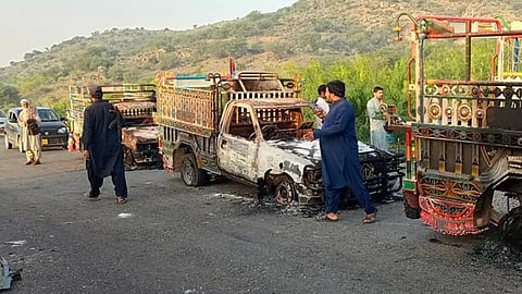 ഭീകര സംഘം കത്തിച്ച ട്രക്കുകൾ
