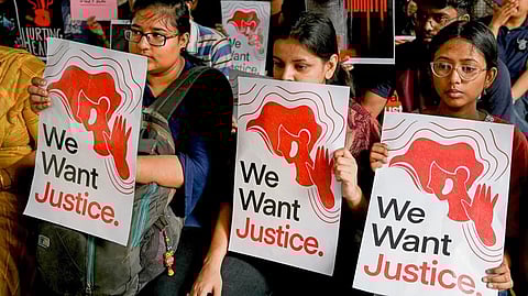 കൊല്ക്കത്തയില് പ്രതിഷേധക്കോട്ട കെട്ടാന് വിദ്യാര്ഥികള്; മാര്ച്ച് നിയമവിരുദ്ധമെന്ന് പൊലീസ്, വിദ്യാര്ഥി നേതാക്കളെ കാണാനില്ലെന്ന് ബിജെപി