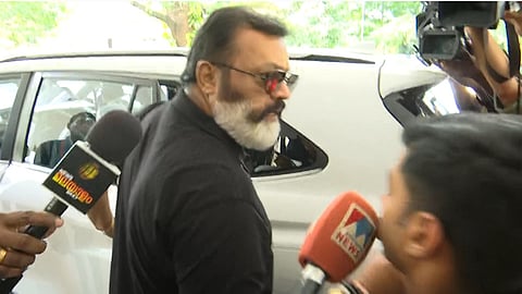 "പ്രതികരിക്കാന് സൗകര്യമില്ല"; ക്ഷുഭിതനായി സുരേഷ് ഗോപി, മാധ്യമ പ്രവര്ത്തകരെ തള്ളിമാറ്റി