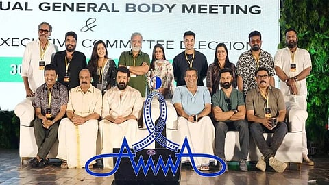 ടൊവിനോ അടക്കം നാല് എക്സിക്യൂട്ടീവ് അംഗങ്ങള് രാജിവെച്ചില്ല; പിരിച്ചുവിടാനുള്ള തീരുമാനം മോഹന്ലാലിന്റേത്