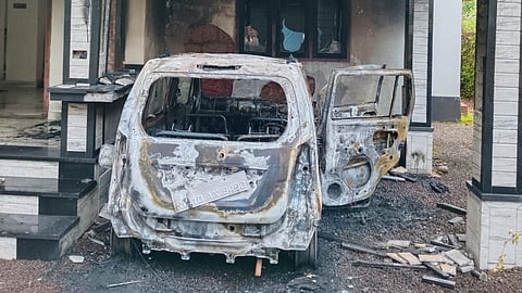 പിതാവ് കാറിന്റെ താക്കോൽ നൽകിയില്ല; മകൻ കാർ കത്തിച്ചു, വീടിനും തീപിടിച്ചു