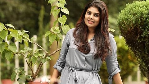 "കതകിൽ മുട്ടിയത് അയാളല്ല"; സമൂഹമാധ്യമങ്ങളിൽ നടക്കുന്ന വ്യാജപ്രചാരണത്തിനെതിരെ നടി ശിവാനി ഭായ്