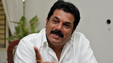 "പാർട്ടി കൂടെയില്ല, പ്രതിപക്ഷ ആരോപണങ്ങളിൽ രാഷ്ട്രീയ പിന്തുണ ലഭിക്കുന്നില്ല"; പരാതിയുമായി മുകേഷ്