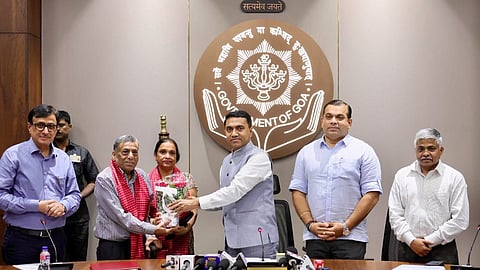 പൗരത്വ നിയമ ഭേദഗതി പ്രകാരം പാകിസ്ഥാൻ പൗരന് ഇന്ത്യൻ പൗരത്വം; രേഖകള് കൈമാറി ഗോവ മുഖ്യമന്ത്രി