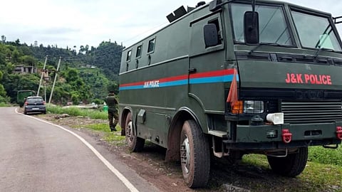 തെരഞ്ഞെടുപ്പിന് മുൻപേ ഏറ്റുമുട്ടൽ; ജമ്മു കശ്മീരിൽ മൂന്ന് വ്യത്യസ്ത ഇടങ്ങളിലായി സംഘർഷം; മൂന്ന് ഭീകരരെ വധിച്ചെന്ന് സൂചന