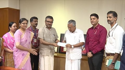 'ഞങ്ങളുമുണ്ട് കൂടെ'; വയനാടിനായി മുഖ്യമന്ത്രിയുടെ ദുരിതാശ്വാസ നിധിയിലേക്ക് 20 കോടി സംഭാവന നൽകി കുടുംബശ്രീ