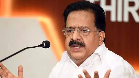 ഹേമ കമ്മിറ്റി റിപ്പോര്ട്ടിലെ പ്രധാന പേജ് എവിടെ? വലിയ ആളുകളെ സംരക്ഷിക്കാനുള്ള ശ്രമം നടക്കുന്നു: രമേശ് ചെന്നിത്തല