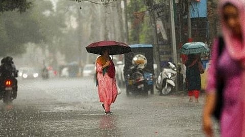 സംസ്ഥാനത്ത് മഴ മുന്നറിയിപ്പിൽ മാറ്റം; ഇന്ന് 10 ജില്ലകളിൽ ഓറഞ്ച് അലേർട്ട്