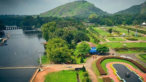 മലമ്പുഴ ഉദ്യാനത്തിലെ കരാർ തൊഴിലാളികളെ പിരിച്ചുവിട്ട സംഭവം; പ്രതിഷേധം ശക്തം