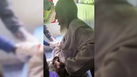 ബീഫ് കൈവശം വെച്ചെന്ന് ആരോപണം; മഹാരാഷ്ട്രയിൽ ട്രെയിൻ യാത്രക്കിടെ മധ്യവയസ്ക്കന് ക്രൂരമർദനം