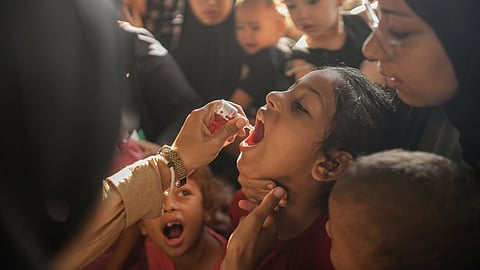 ഇസ്രയേല് ഡ്രോണുകളുടെ ഭീതിയൊഴിയാത്ത ഗാസയില് പോളിയോ വാക്സിനേഷന് ആരംഭിച്ച് യുഎന്