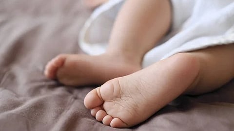 ചേര്ത്തലയിലെ നവജാത ശിശുവിന്റെ കൊലപാതകം: മൃതദേഹം ആണ് സുഹൃത്തിന്റെ വീട്ടിലെ ശുചിമുറിയില് കുഴിച്ചിട്ട നിലയില്