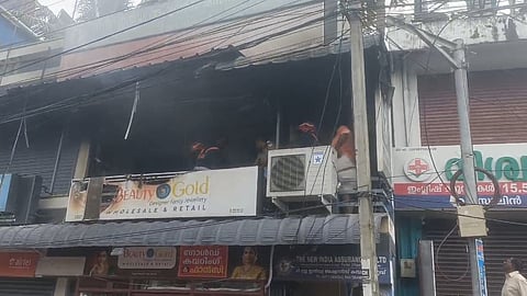 പാപ്പനംകോട് തീപിടിത്തം കൊലപാതകം? ഭാര്യയെ കൊന്ന് ഭര്ത്താവ് ജീവനൊടുക്കിയതെന്ന് സംശയം