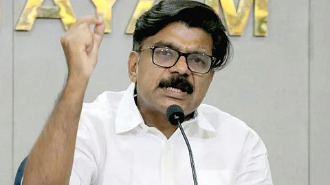 പിണറായി വിജയൻ അധികാരത്തിൽ തുടരുന്നത് ബിജെപിയുടെയും ആർഎസ്എസിന്റെയും ഔദാര്യത്തിൽ: മാത്യു കുഴൽനാടൻ