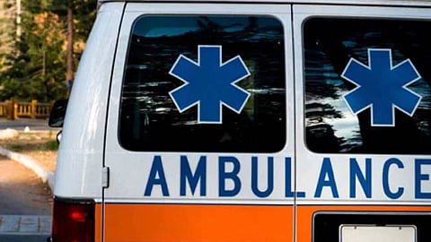 ആംബുലന്സില് വെച്ച് ഡ്രൈവറും കൂട്ടാളിയും പീഡിപ്പിച്ചെന്ന് യുവതി; ഓക്സിജന് നല്കാതെ ഇറക്കിവിട്ട ഭര്ത്താവ് മരിച്ചു