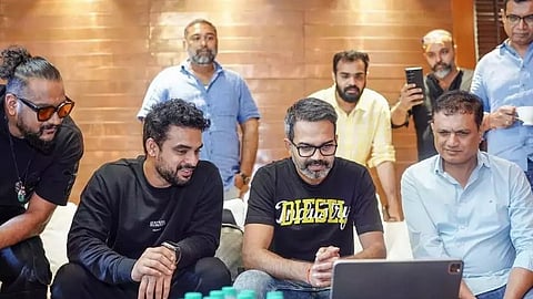 കിടിലൻ തിയേറ്റർ എക്സ്പീരിയൻസ് നൽകാൻ 'എആർഎം': ട്രെയ്ലറിനെ പ്രശംസിച്ച് പ്രശാന്ത് നീലും ഹോംബാലെ ഫിലിംസും