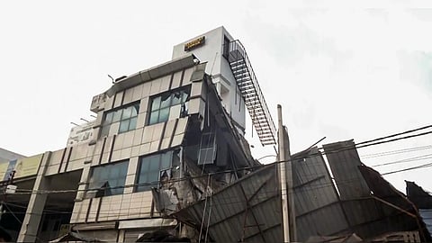 ലഖ്നൗവിൽ മൂന്ന് നില കെട്ടിടം തകർന്നുവീണു; 5 മരണം, 24 പേർക്ക് പരുക്ക്