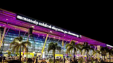 തിരുവനന്തപുരം എയർപോര്ട്ടിലെ എയർഇന്ത്യ സാറ്റ്സിലെ കരാർ തൊഴിലാളികള് പണിമുടക്കി; വിമാന സർവീസുകളെ ബാധിച്ചേക്കും