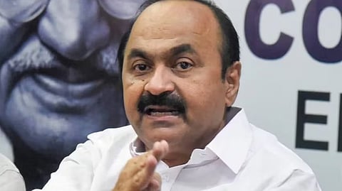 'പിണറായി വിജയൻ പൂരം കലക്കി'; സിപിഎം വീണിടത്ത് കിടന്ന് ഉരുളുന്നുവെന്ന്     വി. ഡി. സതീശൻ