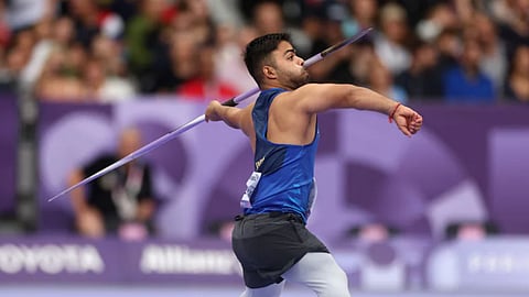 നീരജിനെ പോലെ ജാവലിൻ പായിച്ചത് വെള്ളിത്തിളക്കത്തിലേക്ക്; നവദീപിനെ ഞെട്ടിച്ച് ഗോൾഡൻ സർപ്രൈസ്!