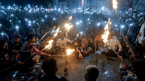 "ഇത് ജനകീയ മുന്നേറ്റം..."; ഡോക്ടറുടെ ബലാത്സംഗക്കൊലയില് പ്രതിഷേധം തുടരുമെന്ന് പ്രഖ്യാപിച്ച് ജൂനിയർ ഡോക്ടർമാർ