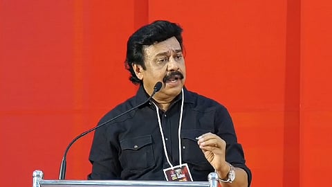 സൂപ്പര് താര സംഘടനയുടെ പൊടിപോലും കാണാനില്ല; മലയാള സിനിമയുടെ മുഖത്ത് കരിഓയില് ഒഴിച്ച അവസ്ഥ: വിനയന്