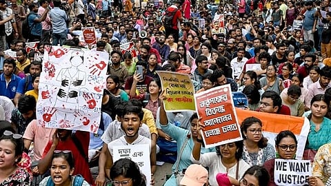 കൊൽക്കത്തയിലെ പ്രതിഷേധം: രാജി ആവശ്യപ്പെട്ട ആരോഗ്യ സെക്രട്ടറി ചർച്ചയ്ക്ക് ക്ഷണിച്ചത് അപമാനകരമെന്ന് ഡോക്ടർമാരുടെ സംഘടന