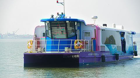 സർവീസുകൾ വിപുലീകരിക്കാൻ കൊച്ചി വാട്ടർ മെട്രോ; രണ്ട് പുതിയ റൂട്ടുകളില് സേവനം തുടങ്ങാന് തീരുമാനം