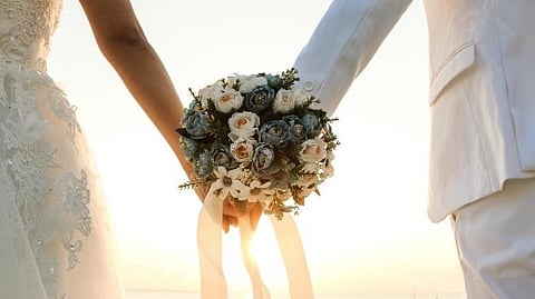 ഗ്രാമത്തിലെ പുരുഷൻമാരെ വിവാഹം ചെയ്താൽ കൈനിറയെ പണം കിട്ടും സ്ത്രീകൾക്ക് ആകർഷകമായ ഓഫർ നൽകി ജപ്പാൻ, എതിർപ്പുമായി ജനങ്ങൾ