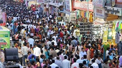 ഓണാഘോഷത്തിൻ്റെ അവസാന വട്ട ഒരുക്കങ്ങൾ തകൃതി.. നാളെ ഉത്രാടപ്പാച്ചില്...