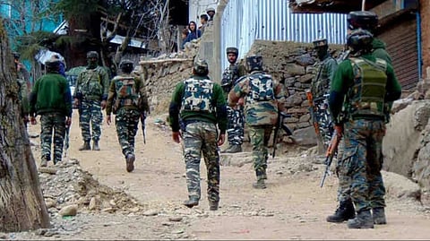 ജമ്മു കശ്മീരിൽ ഏറ്റുമുട്ടൽ; 2 സൈനികർ കൊല്ലപ്പെട്ടു, 2 തീവ്രവാദികളെ വധിച്ചു