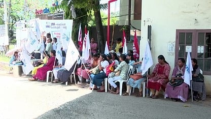 ഓണത്തിന് പ്രതിഷേധ കഞ്ഞിവെച്ചിട്ടും ഫലമില്ല; ആനുകൂല്യങ്ങള്ക്കായി ലേക്ഷോറുമായി വീണ്ടും ചർച്ച നടത്താന് നഴ്സുമാർ