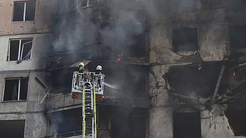 യുക്രെയ്നിൽ വീണ്ടും റഷ്യൻ ആക്രമണം; പാശ്ചാത്യ ആയുധങ്ങളുപയോഗിച്ച് റഷ്യയെ ആക്രമിക്കാൻ അനുവദിക്കണമെന്ന് ആവർത്തിച്ച് സെലൻസ്കി